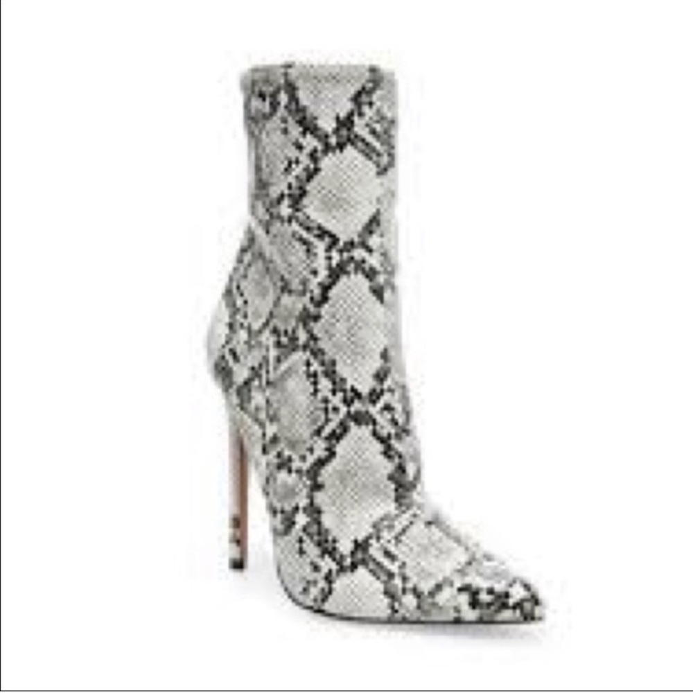 Steve Madden Whimsy Snakeskin boot size 8.5